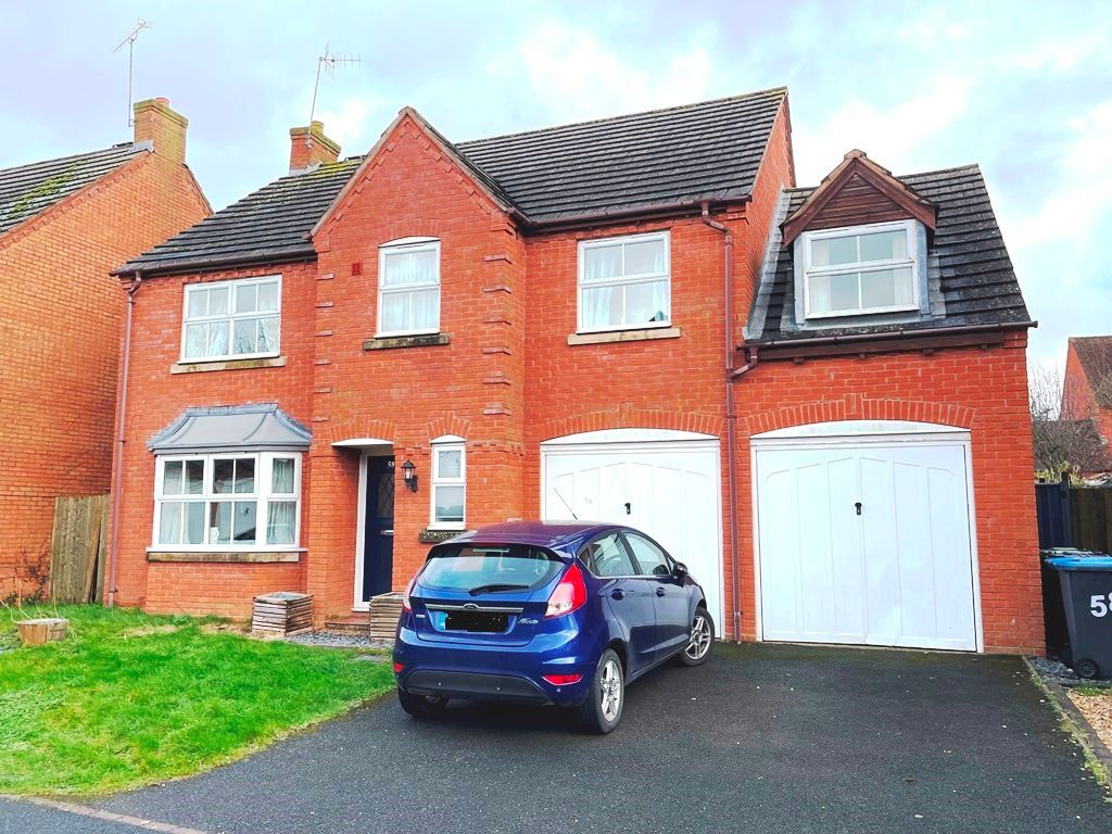 5 bed detached house for sale in St. Laurence Way, Alcester B50, £457,500
