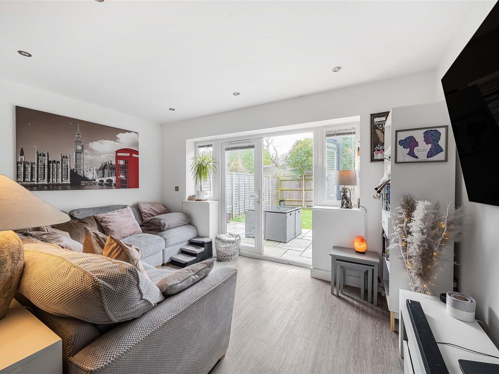 3 bed detached house for sale in Fabricus Gardens, Broadstone BH18, £395,000