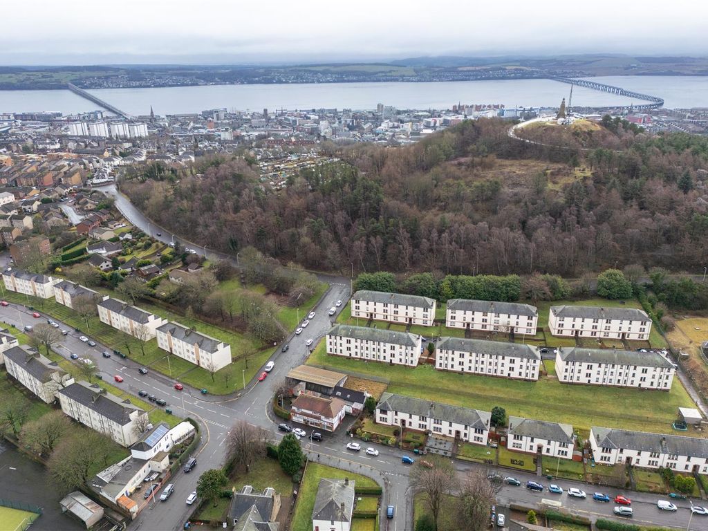 2 bed flat for sale in Lawton Terrace, Dundee DD3, £95,000