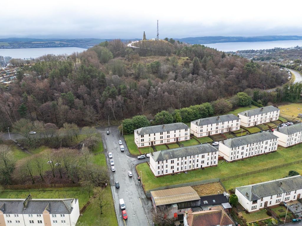 2 bed flat for sale in Lawton Terrace, Dundee DD3, £95,000