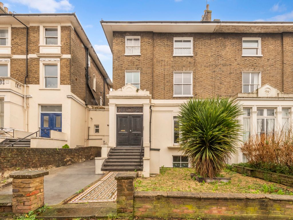 2 bed flat for sale in Camden Road, Camden NW1, £565,000