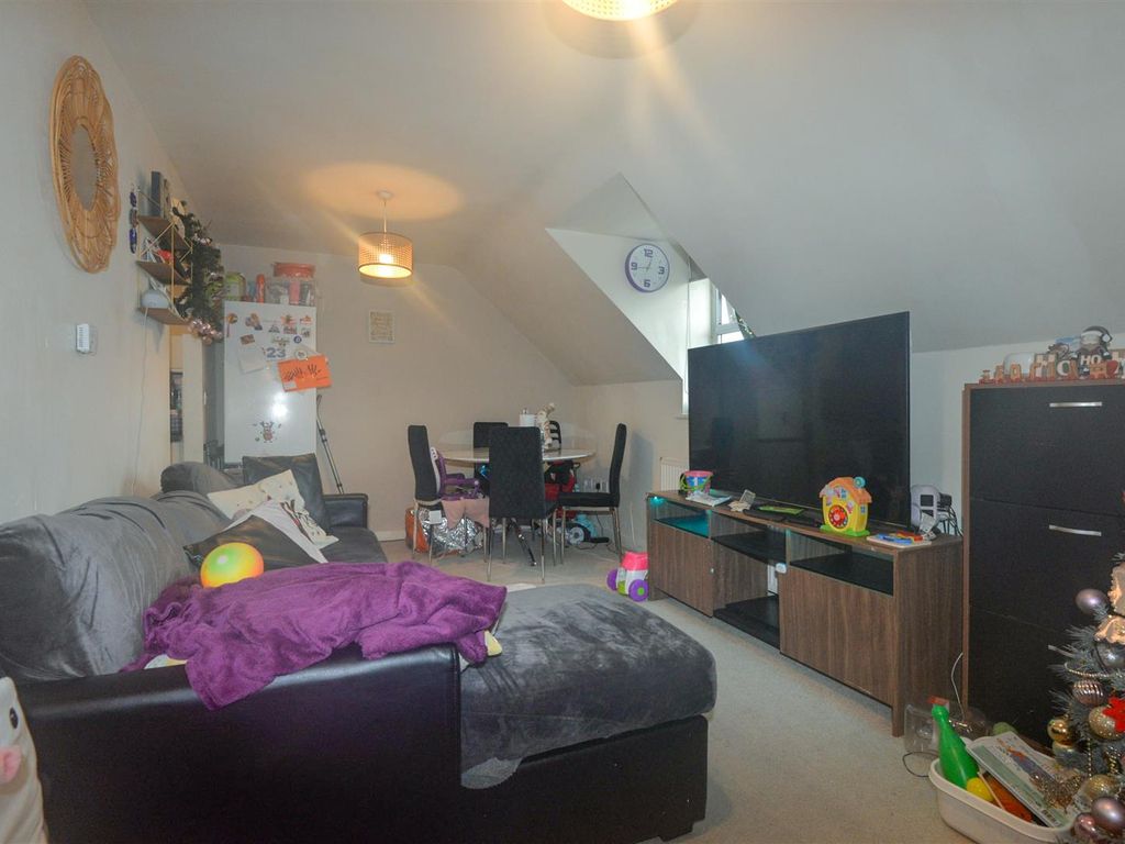 2 bed flat for sale in St. John Street, Bridgwater TA6, £115,000