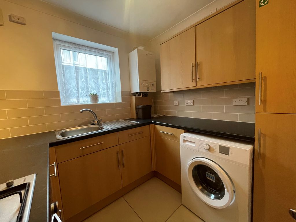 2 bed flat to rent in Bangor Street, Roath, Cardiff CF24, £1,200 pcm
