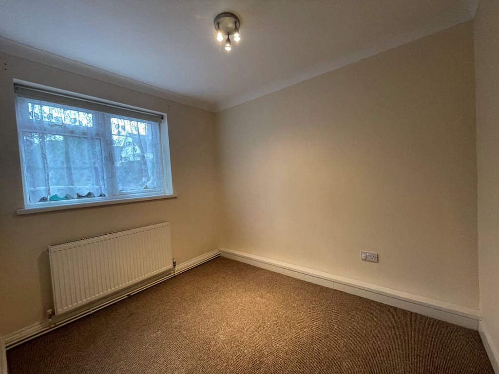 2 bed flat to rent in Bangor Street, Roath, Cardiff CF24, £1,200 pcm