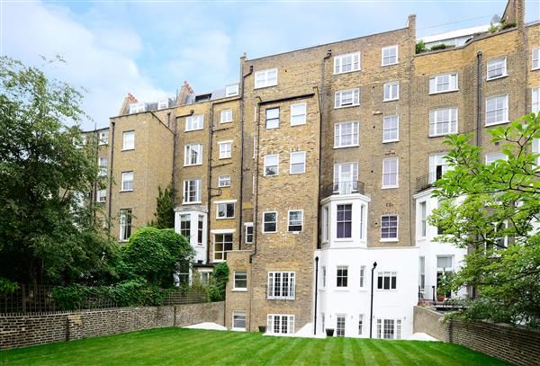2 bed flat to rent in Somerset Court, Lexham Gardens, London W8, £4,117 pcm