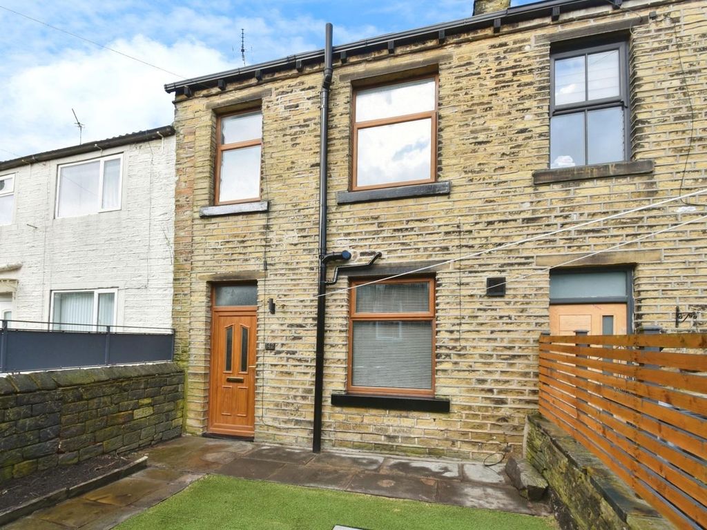 2 bed terraced house to rent in Acre Street, Lindley, Huddersfield HD3, £725 pcm