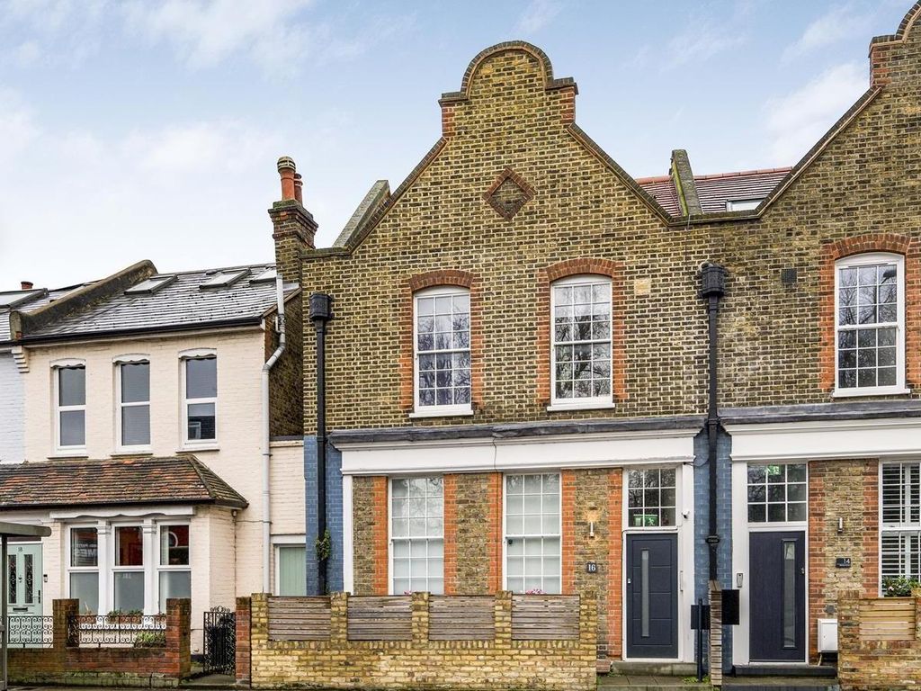 1 bed flat for sale in Whitton Road, Twickenham TW1, £375,000