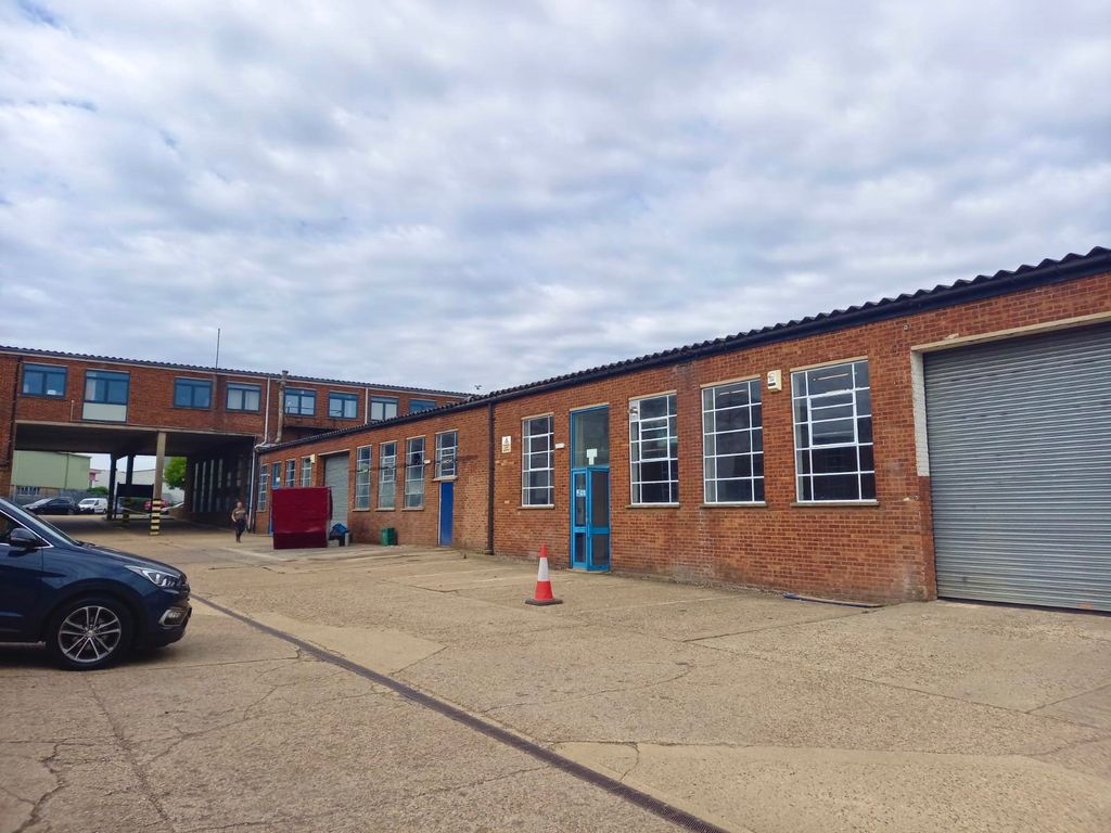 Industrial to let in 72 Wilbury Way, Hitchin, Hertfordshire SG4, £115,000 pa
