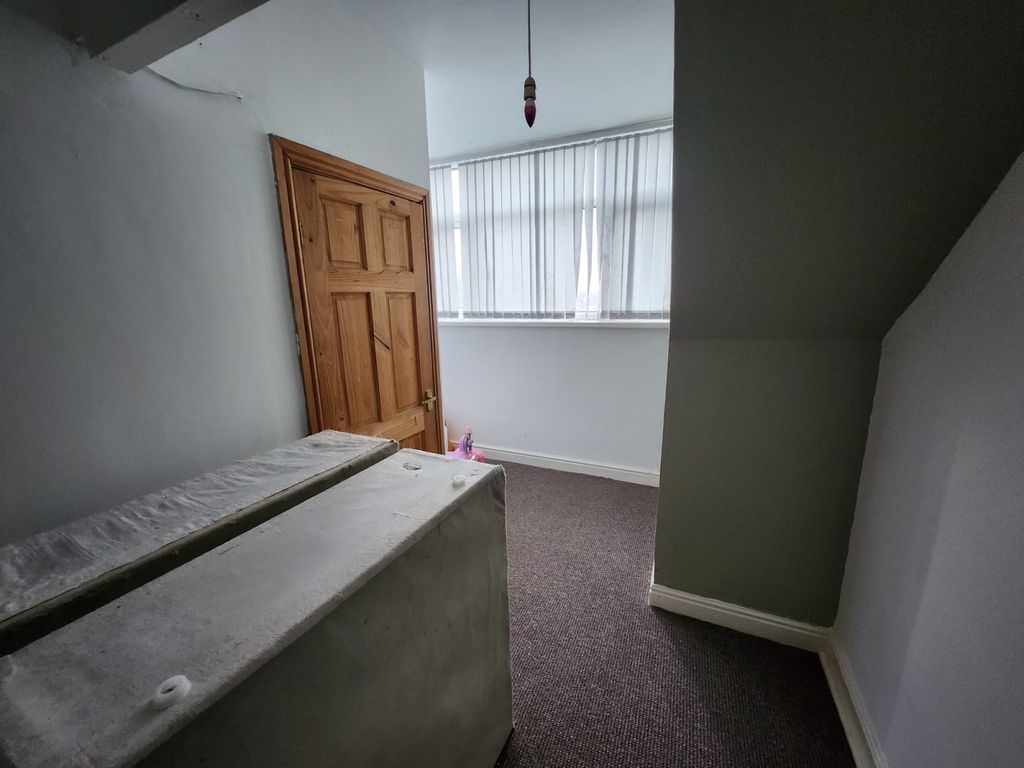 3 bed terraced house to rent in New Hey Road, Bradford BD4, £895 pcm