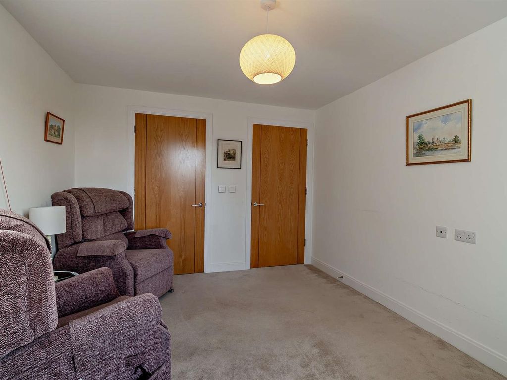 2 bed flat for sale in Saxon Gardens, Penn Street, Oakham, Rutland LE15, £370,000
