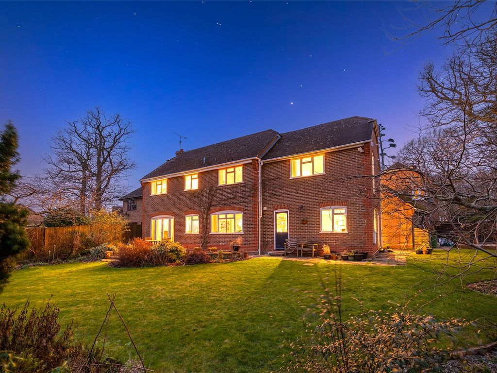 5 bed detached house for sale in Dauntless Road, Burghfield Common, Reading RG7, £750,000