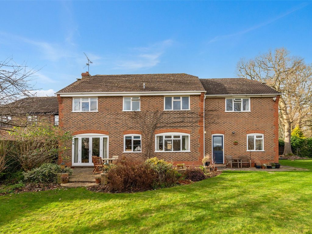 5 bed detached house for sale in Dauntless Road, Burghfield Common, Reading RG7, £750,000
