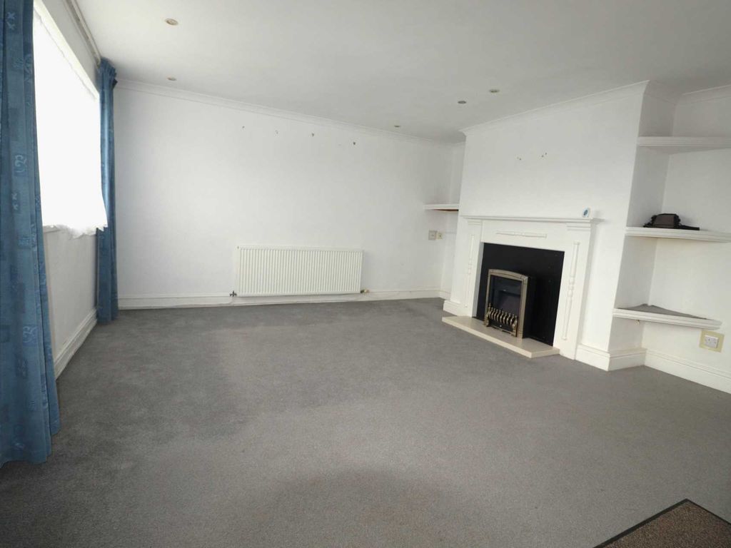 3 bed end terrace house for sale in Rheidol Close, Penparcau SY23, £180,000
