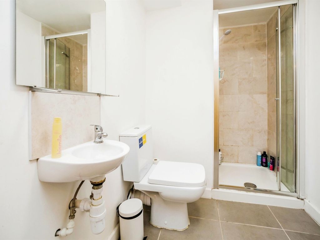 1 bed flat for sale in Sandford Place, Leeds LS5, £55,000