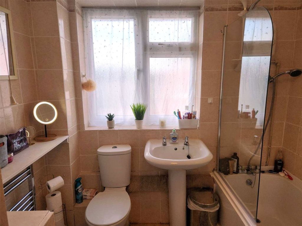 2 bed flat for sale in Felpham Road, Bognor Regis, West Sussex PO22, £210,000