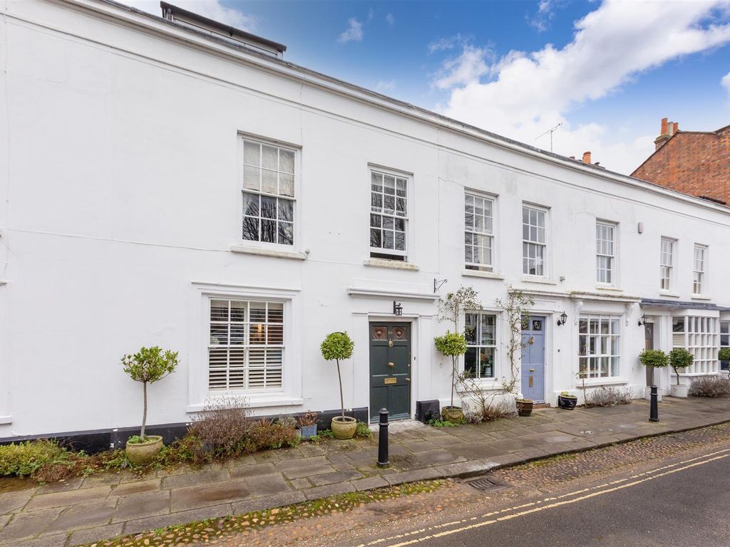 3 bed terraced house for sale in Bell Street, Henley-On-Thames RG9, £895,000