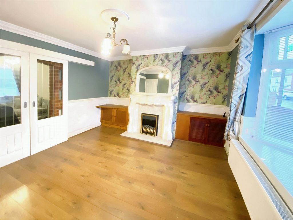 3 bed semi-detached house to rent in Oldbury Road, Nuneaton, Warwickshire CV10, £1,100 pcm