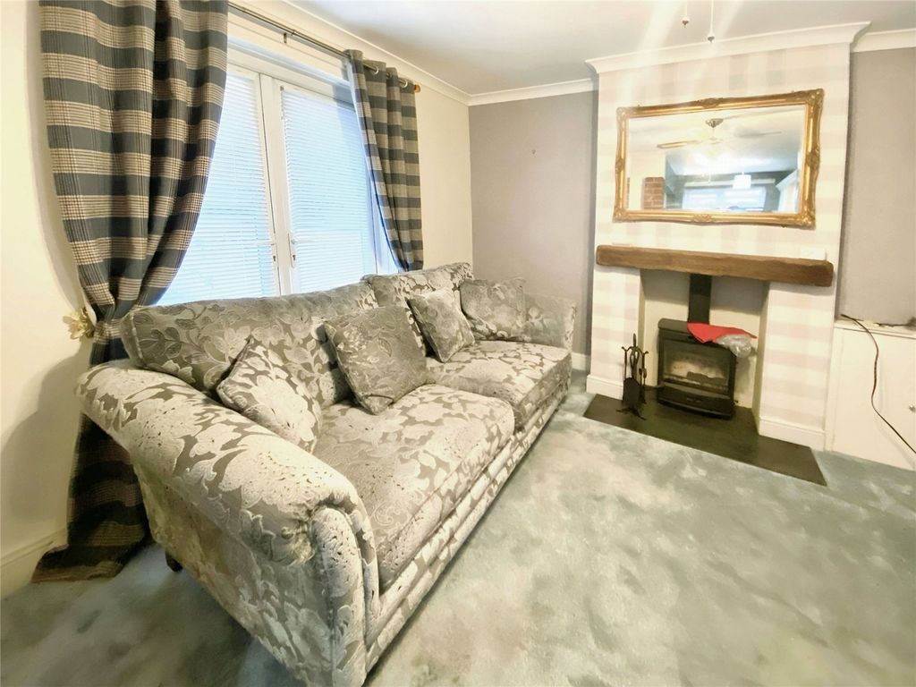 3 bed semi-detached house to rent in Oldbury Road, Nuneaton, Warwickshire CV10, £1,100 pcm