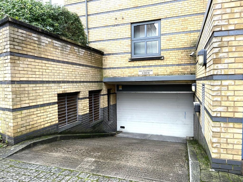 2 bed flat to rent in Queen Quay, Welsh Back, Bristol BS1, £1,850 pcm