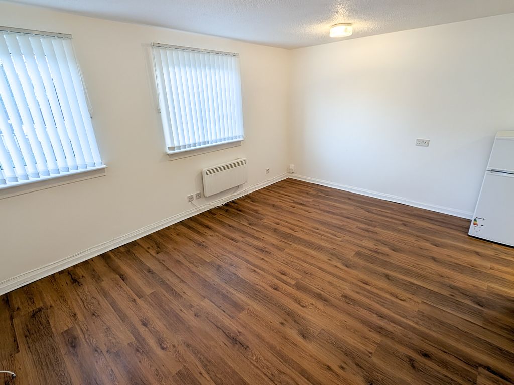 1 bed flat for sale in Barbeth Road, Cumbernauld G67, £45,000