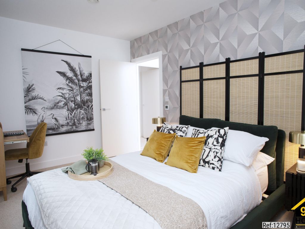 2 bed flat for sale in Flat 16, Mallard Boulevard, Surbiton, County KT5, £118,750