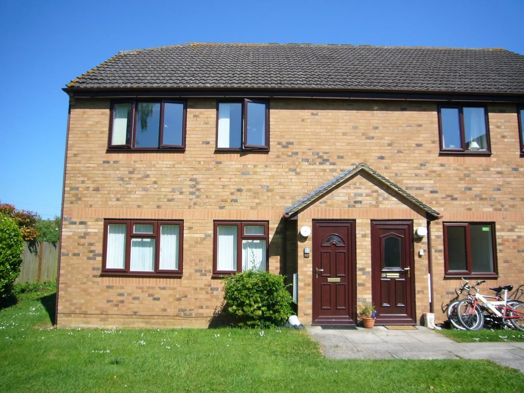 2 bed flat to rent in The Larches, Carterton, Oxon OX18, £950 pcm