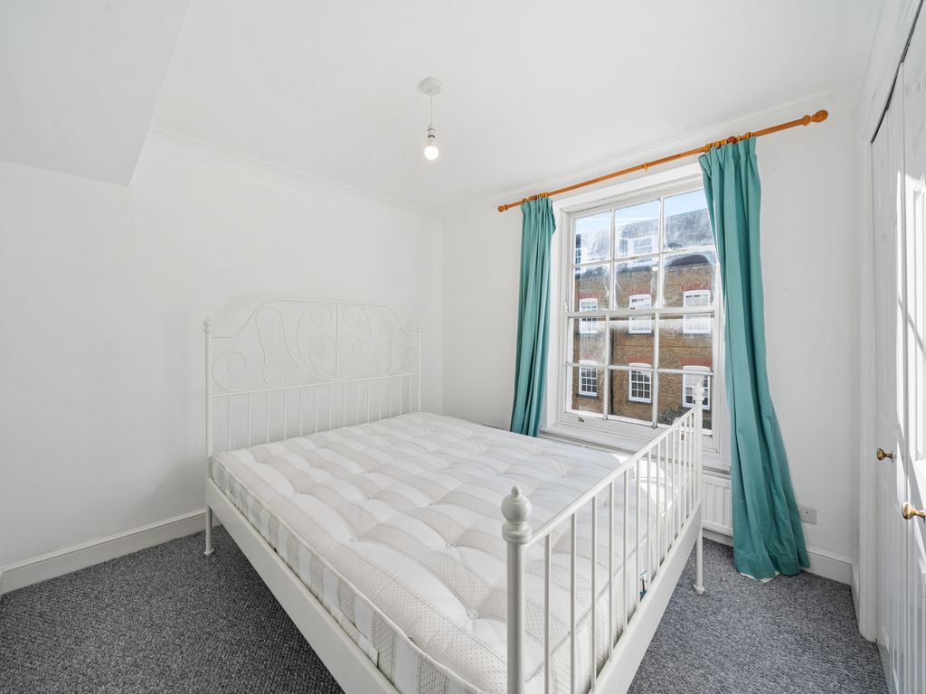1 bed flat for sale in Stapleton Hall Road, London N4, £450,000