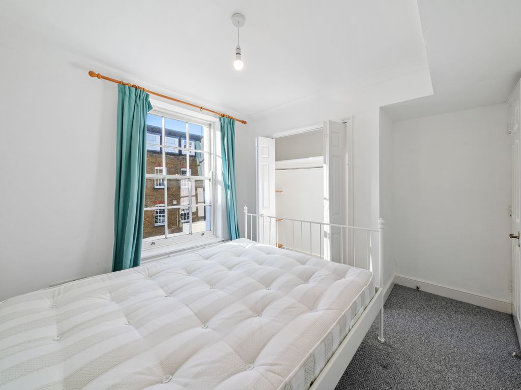 1 bed flat for sale in Stapleton Hall Road, London N4, £450,000