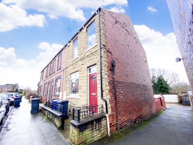 2 bed property to rent in Pye Avenue, Mapplewell, Barnsley S75, £725 pcm