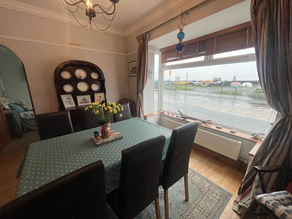 4 bed property for sale in Borth SY24, £350,000