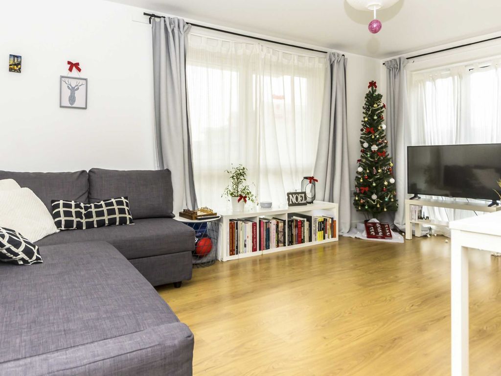 1 bed flat to rent in High Street, London W3, £1,599 pcm