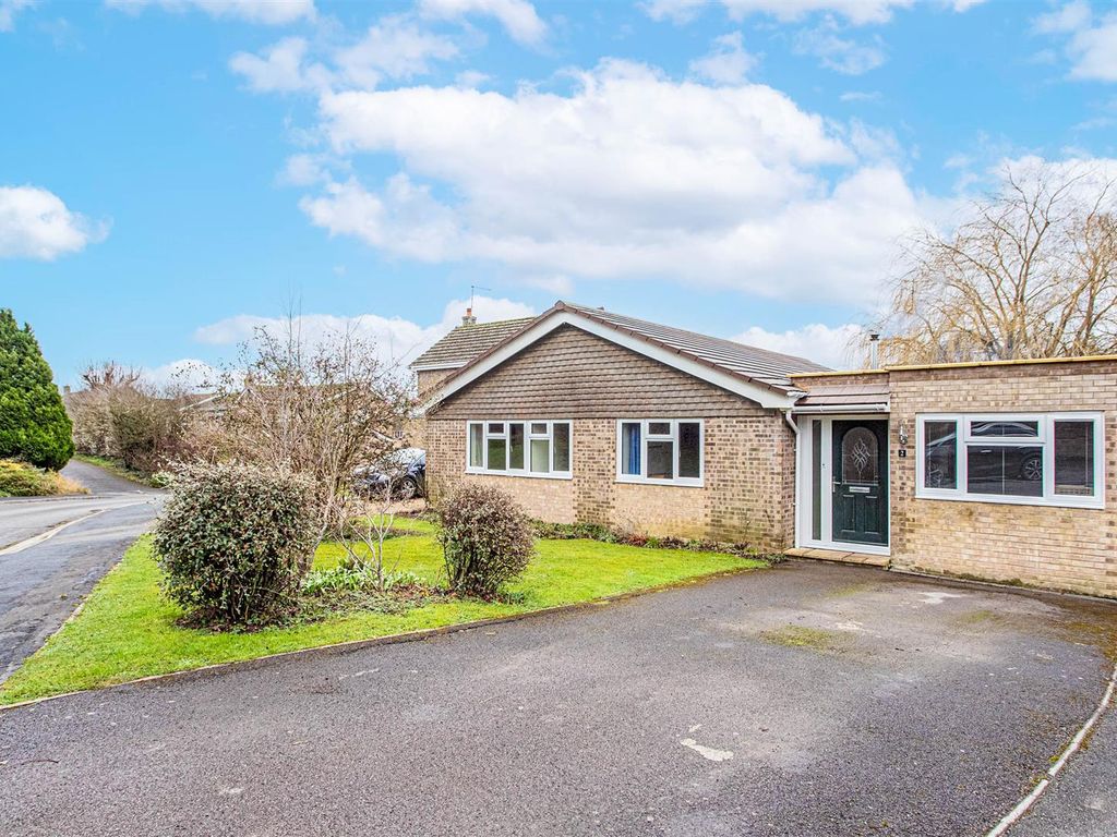3 bed detached bungalow for sale in Vale Leaze, Little Somerford, Chippenham SN15, £465,000