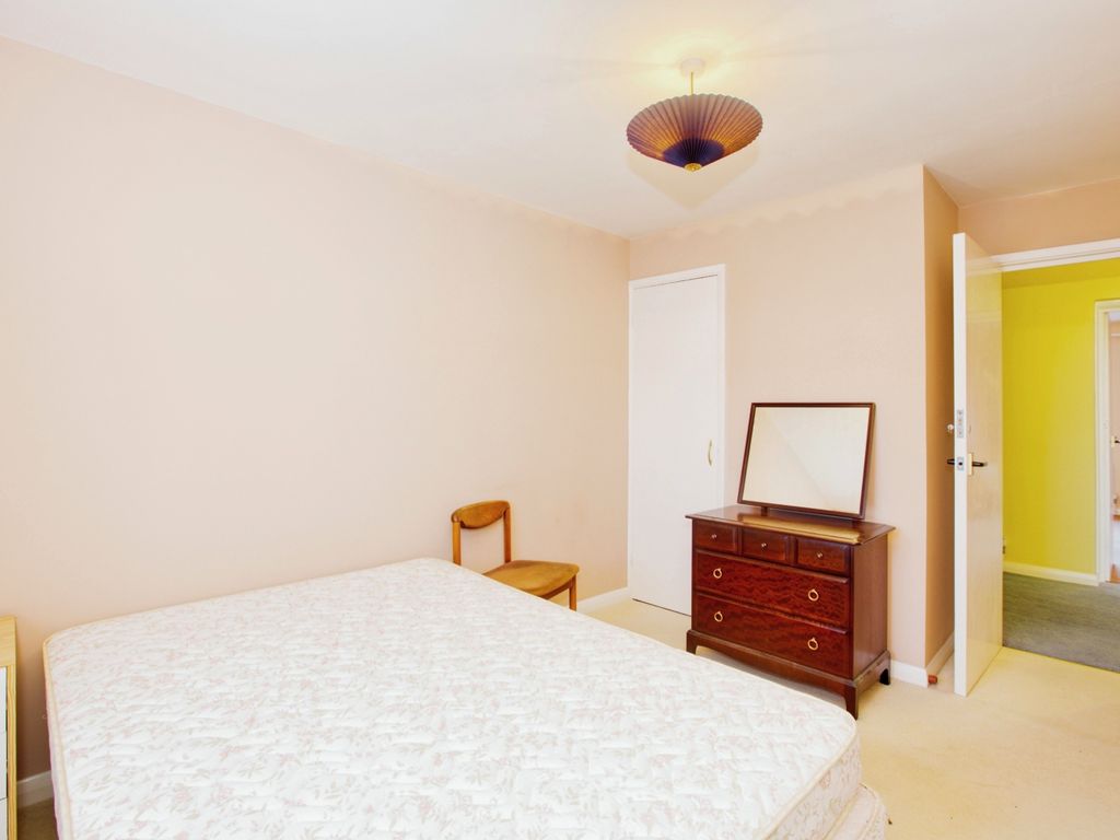 2 bed flat for sale in Sherborne Road, Yeovil, Somerset BA21, £120,000