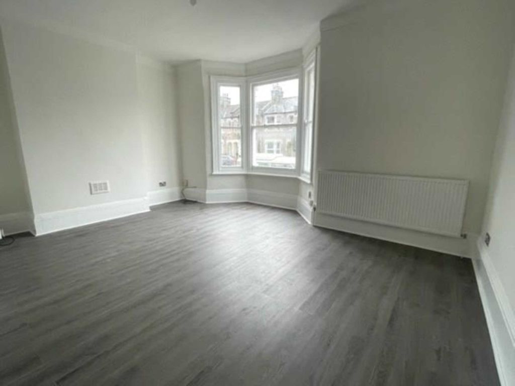 2 bed flat to rent in Abbey Wood Rd., London SE2, £1,500 pcm