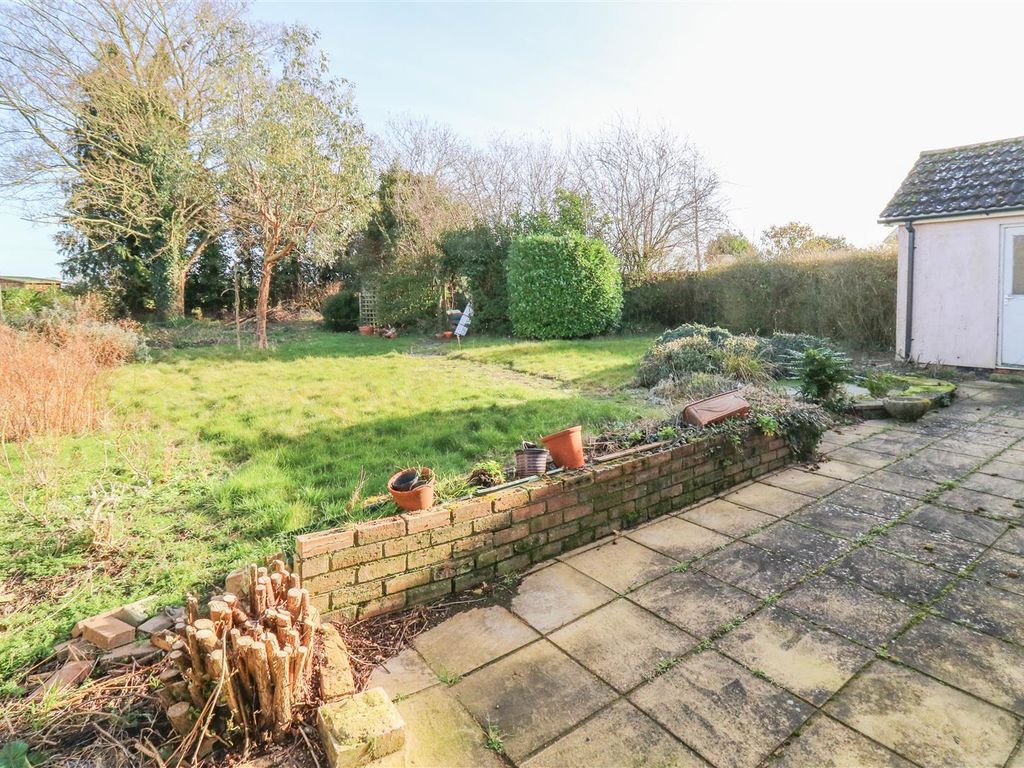 3 bed detached bungalow for sale in East Fen Road, Isleham, Ely CB7, £325,000