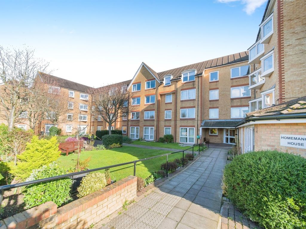 1 bed flat for sale in Cassio Road, Watford WD18, £110,000