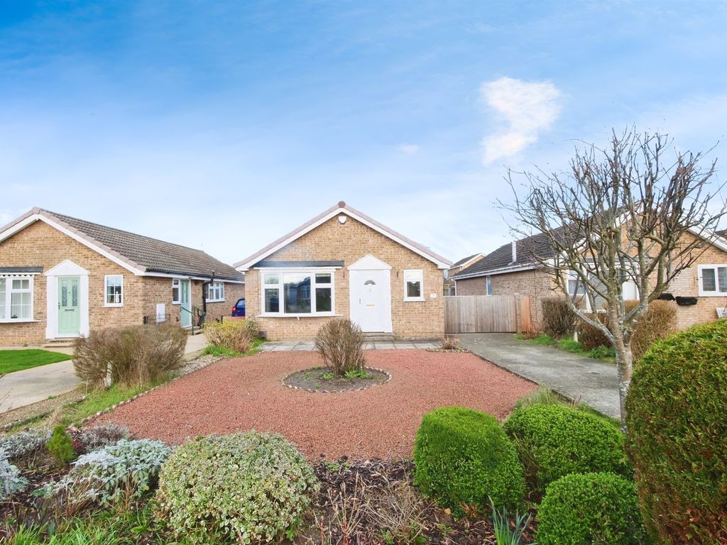 3 bed detached bungalow for sale in Long Furrow, Haxby, York YO32, £350,000