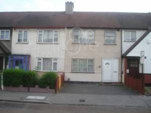 1 bed terraced house to rent in Thornton Avenue, Thornton Heath CR0, £1,300 pcm