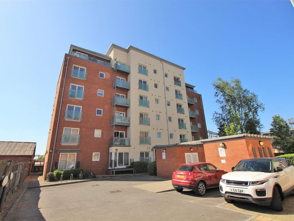1 bed flat to rent in Caversham Road, Reading RG1, £1,100 pcm