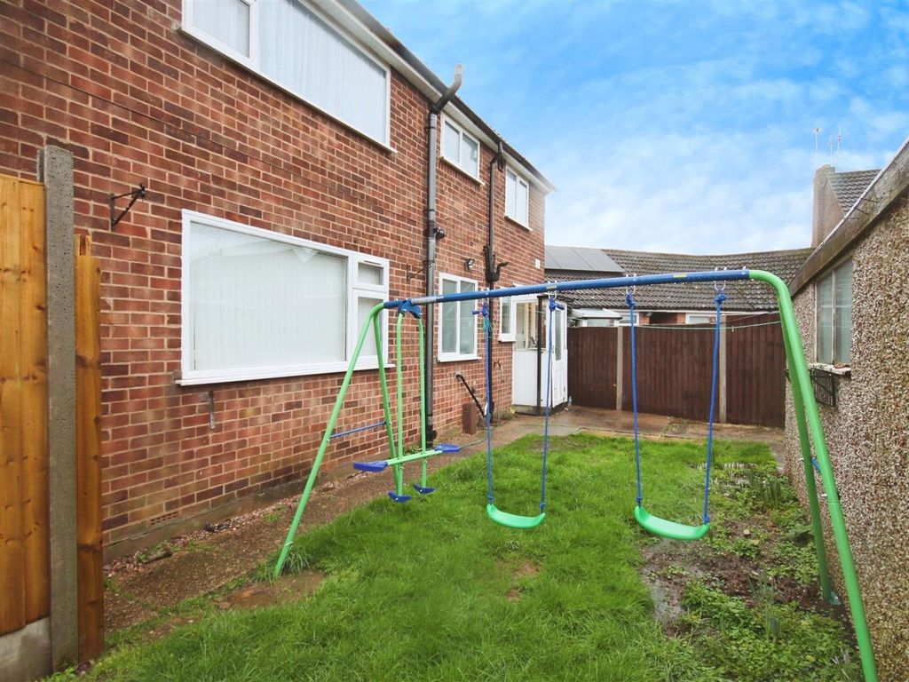2 bed flat for sale in Woodburn Close, Allesley Park, Coventry CV5, £160,000