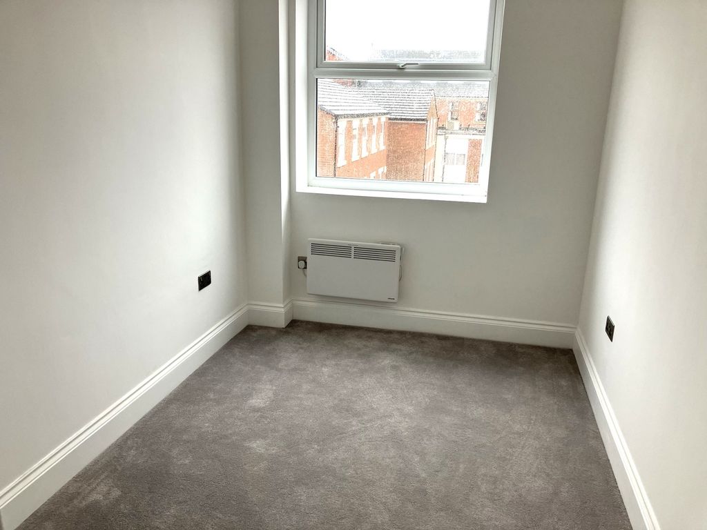 2 bed flat to rent in Chapel Street, Preston PR1, £1,250 pcm