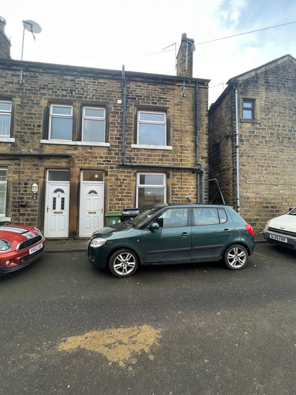1 bed end terrace house to rent in Bourn View Road, Huddersfield HD4, £575 pcm