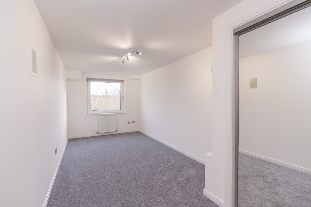 2 bed flat to rent in Jardine Place, Bathgate, West Lothian EH48, £950 pcm