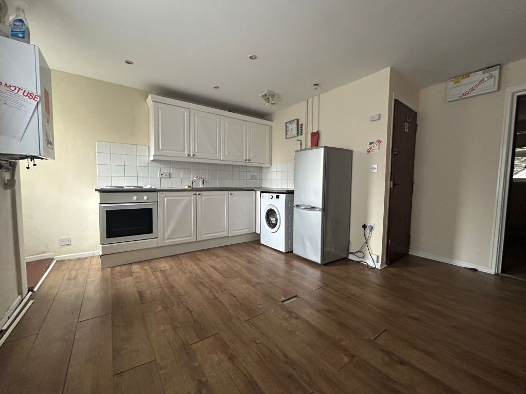 1 bed flat for sale in Cliff Terrace, Treforest, Pontypridd CF37, £40,000
