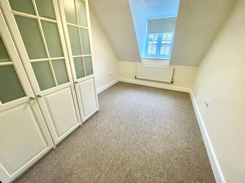 2 bed flat to rent in Holders Hill Road, Mill Hill NW7, £1,800 pcm
