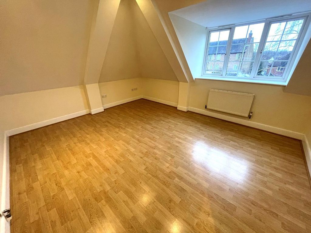 2 bed flat to rent in Holders Hill Road, Mill Hill NW7, £1,800 pcm