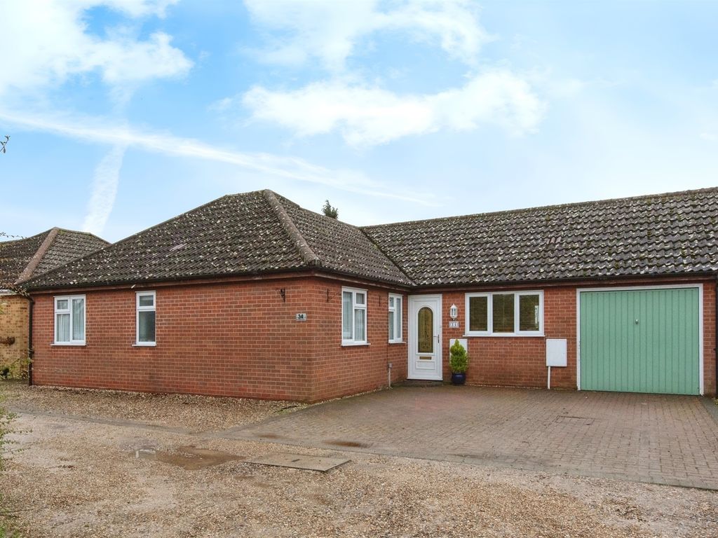 4 bed bungalow for sale in Kennedy Road, Isleham, Ely CB7, £375,000