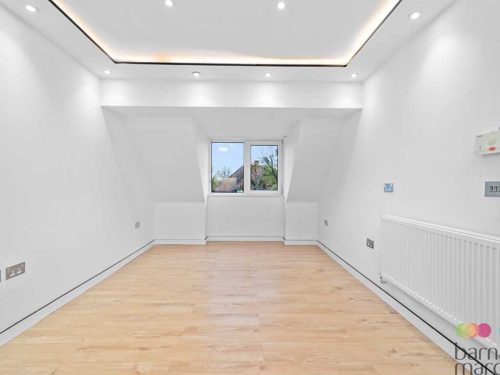 1 bed flat to rent in Friern Watch Avenue, London N12, £1,300 pcm