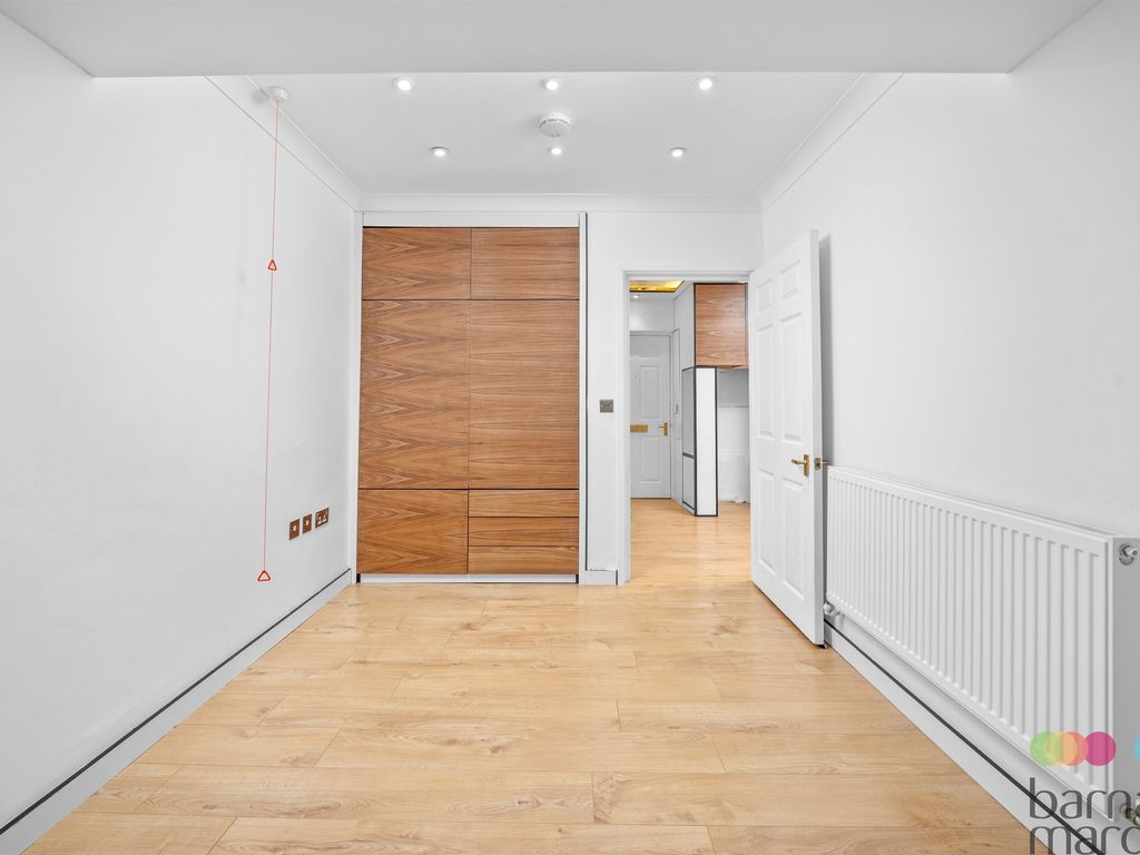 1 bed flat to rent in Friern Watch Avenue, London N12, £1,300 pcm