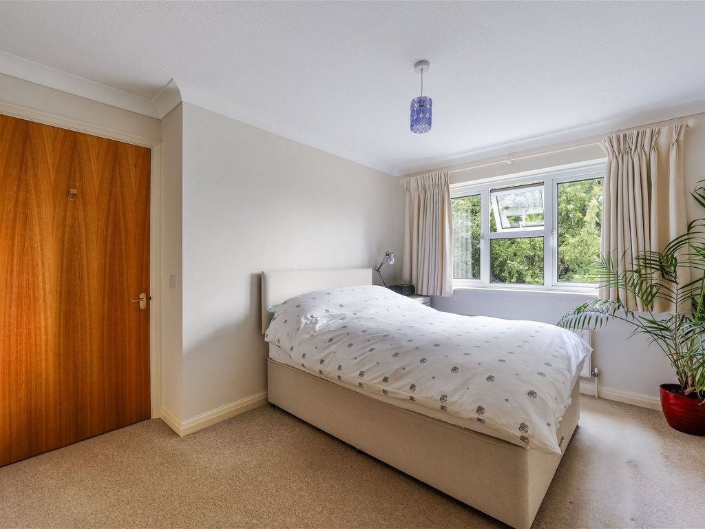 2 bed flat for sale in Deacon Court, Godstone Road, Lingfield RH7, £165,000